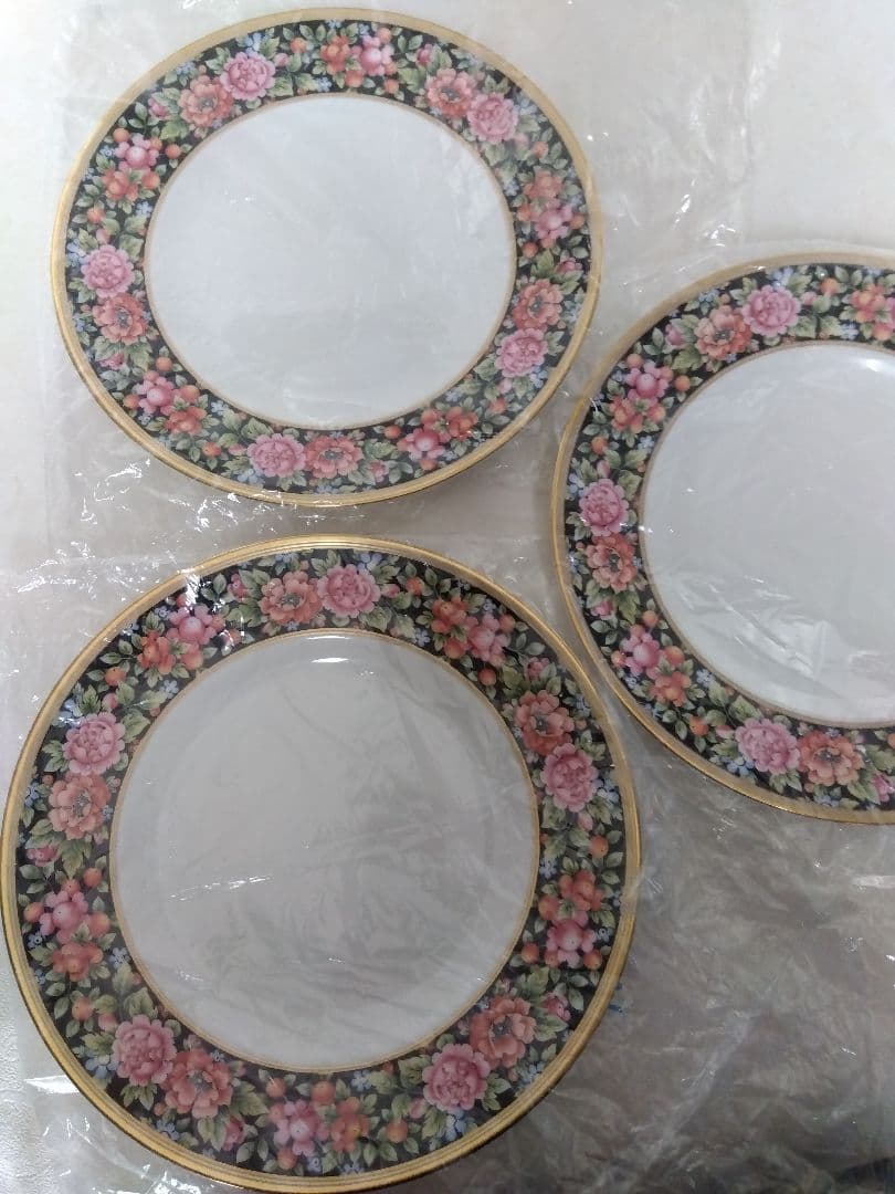 [新品]ウェッジウッド　　　　　 クリオ　フルリムボーダー　皿