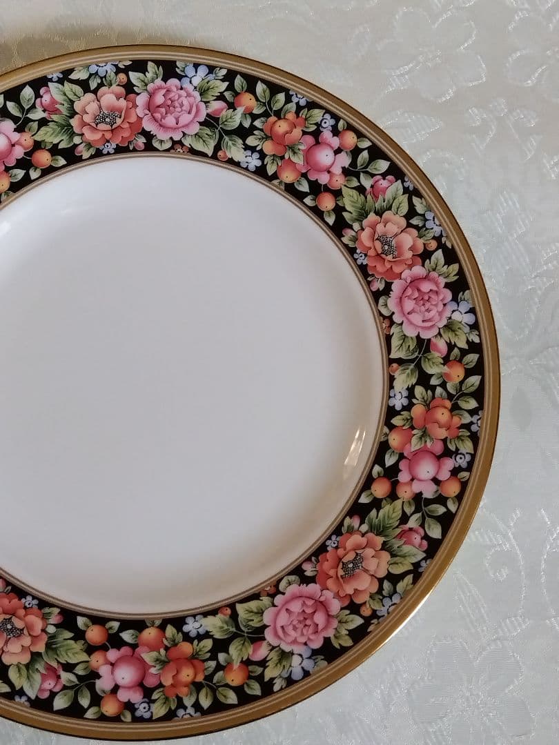 [新品]ウェッジウッド　　　　　 クリオ　フルリムボーダー　皿