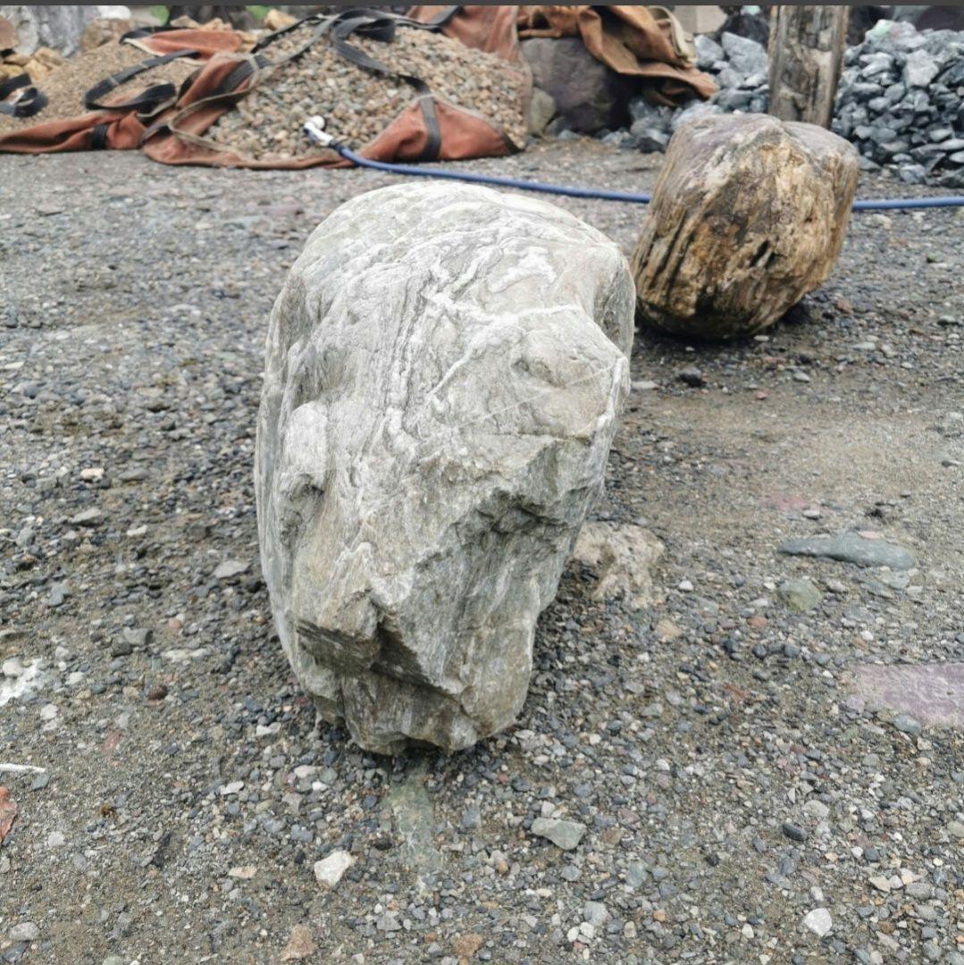 三波石　85キロ　庭石　石　鑑賞石　庭　坪庭　ガーデニング　置物　オブジェ