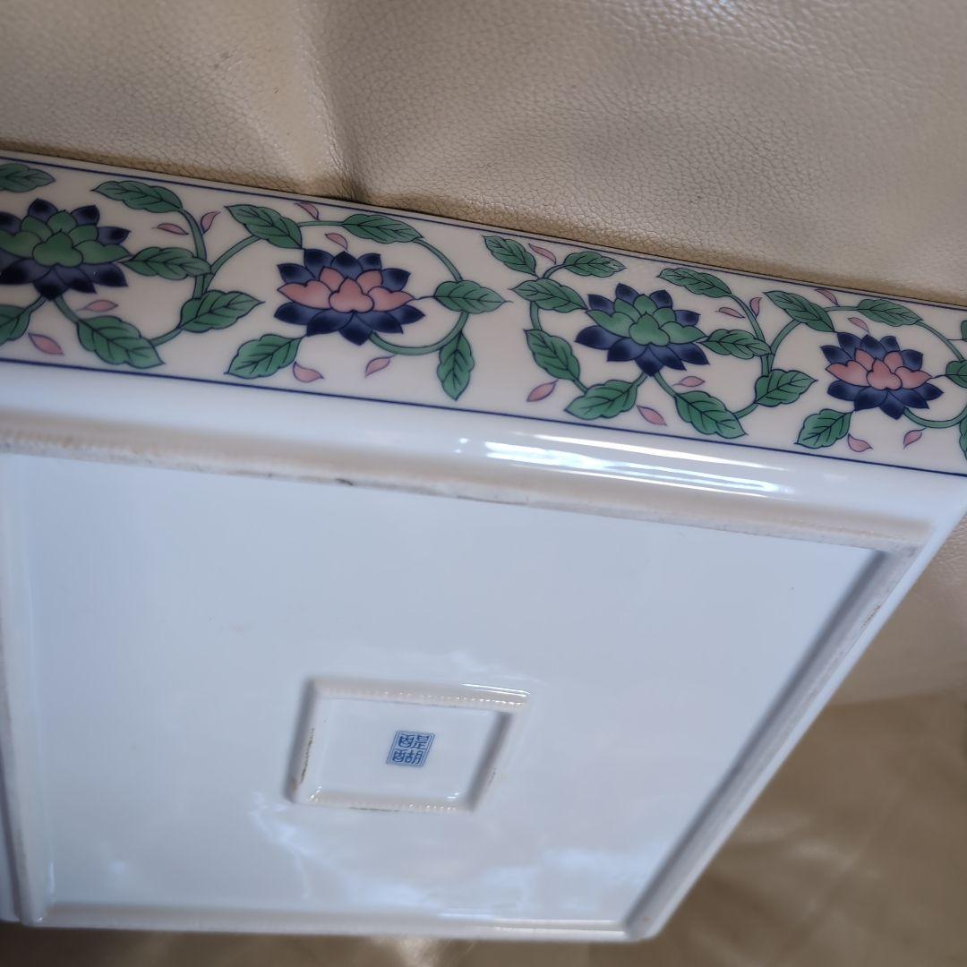 醍醐窯の四角形陶器皿 中型深皿有田焼 縦横24✕24センチ 高さ5センチ