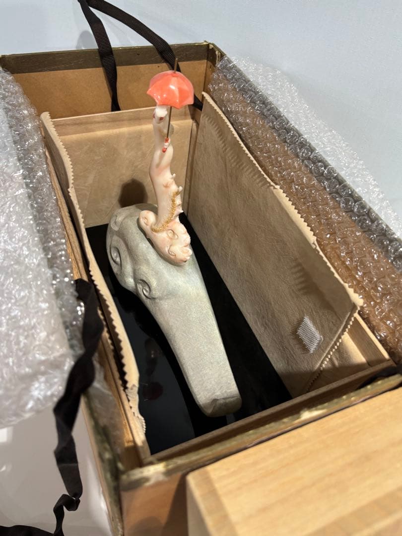 天然桃珊瑚彫刻/前川泰山「夢ごころ」立体桃珊瑚/素敵な置物(994)