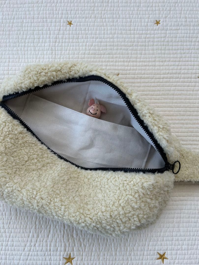 ボディバッグ大　ハンドメイド　ムートンライクなプレミアムボア