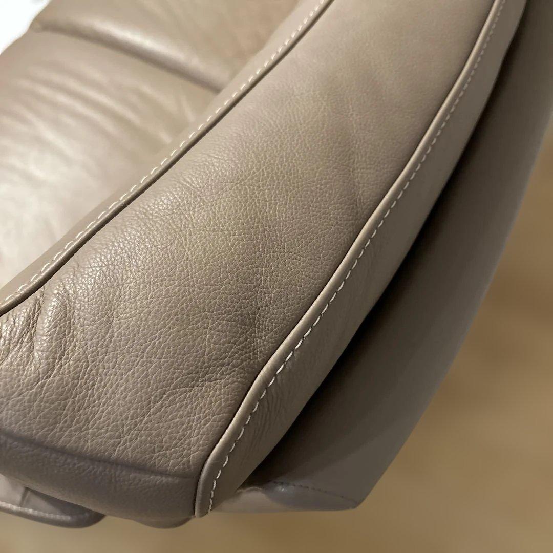 ★送料込★ カリモク家具　グレージュ　本革レザー ソファ 3人掛け