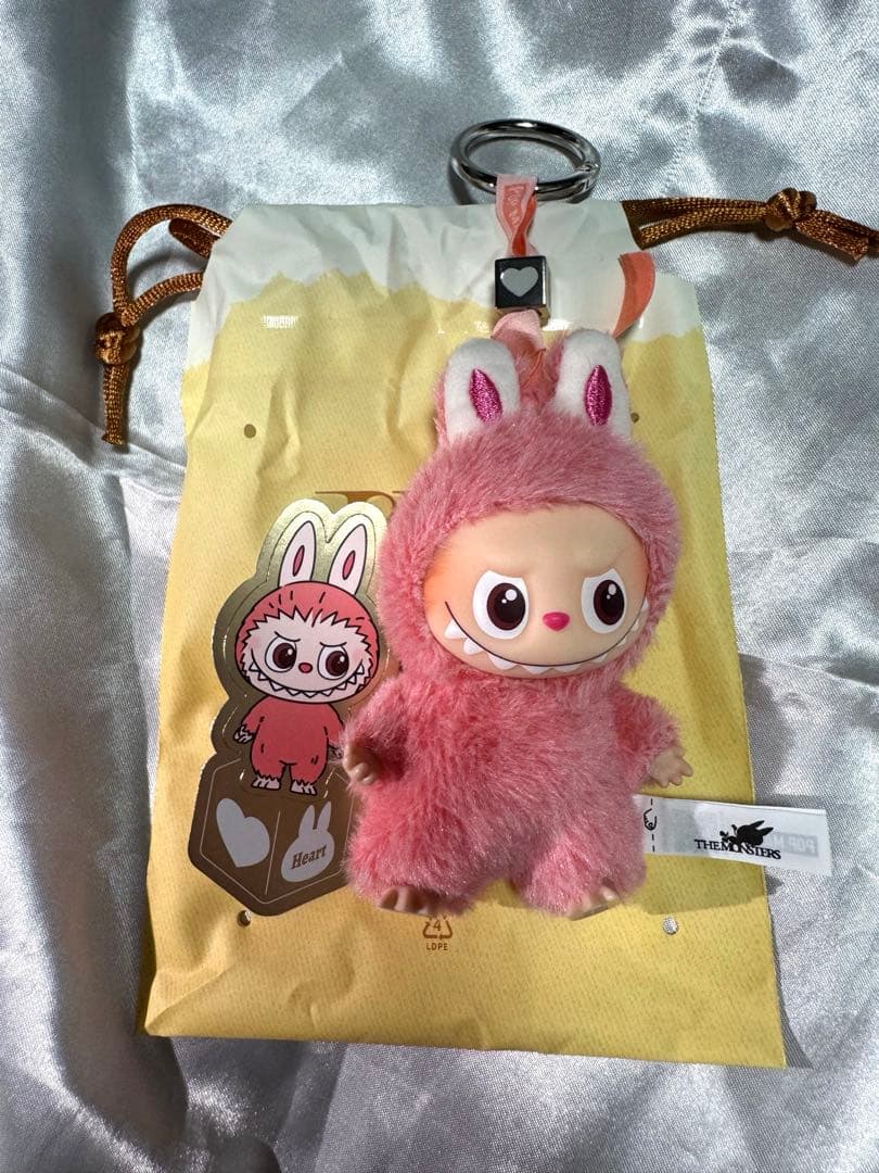 ラブブ LABUBU イニシャル ハート シークレット - メルカリ