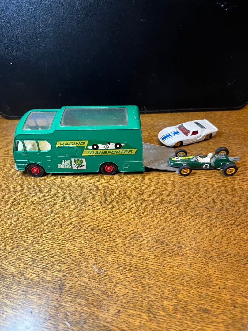 マッチボックス　レーシングカートランスポーター