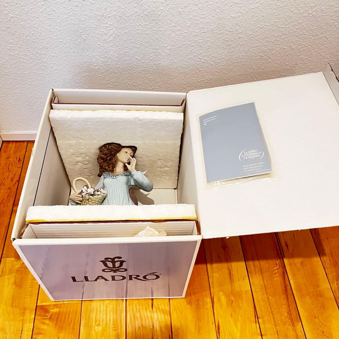 リヤドロ　花と少女　6252【未使用品】