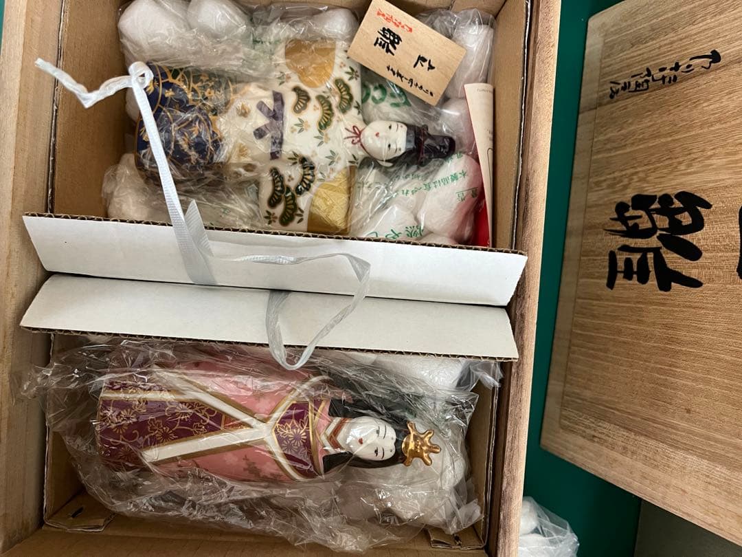 ノリタケ立雛　はたはたです。