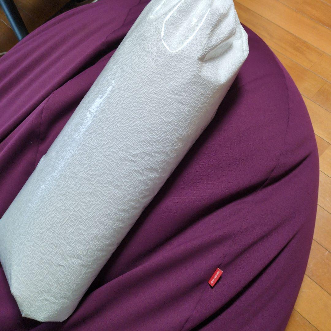 ハナロロ　ワインカラービーズクッション使用品