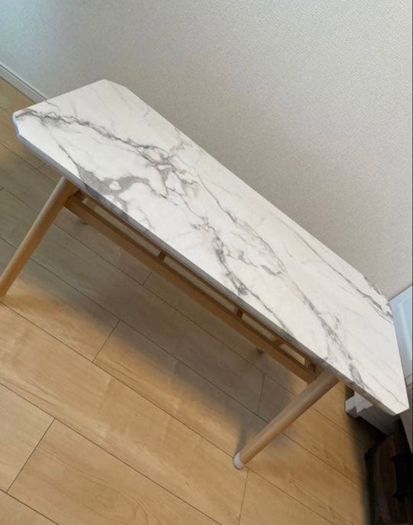 ⭐︎大幅値下げ中⭐︎大理石調　棚付きローテーブル
