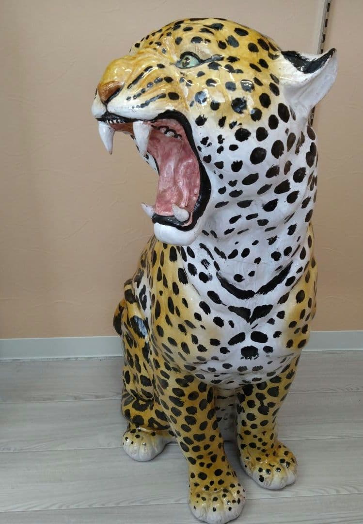 チーター　ピューマ　陶器置物