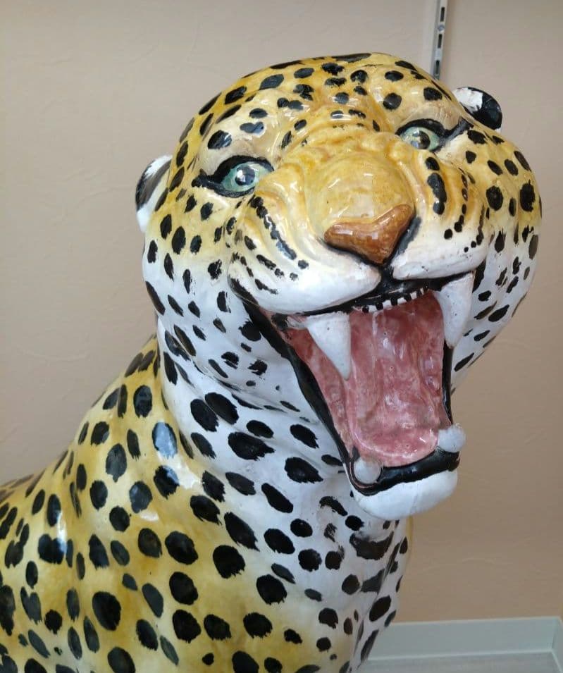 チーター　ピューマ　陶器置物