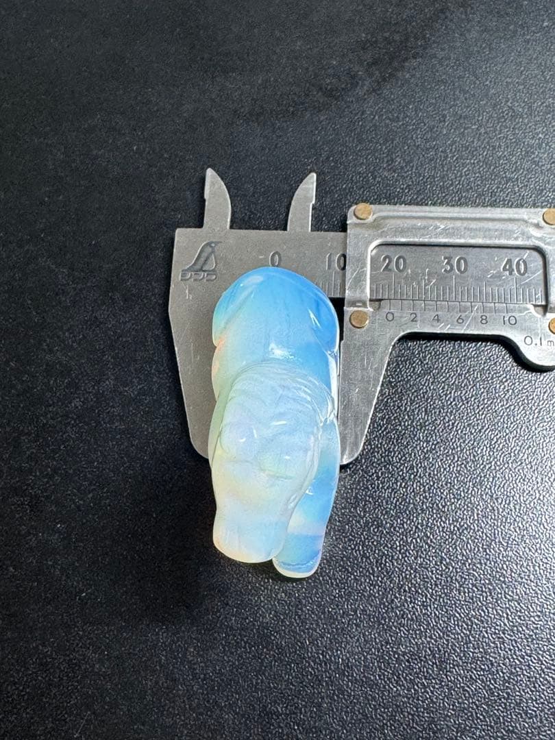 オパライト(人工石)の馬の置物 - メルカリ