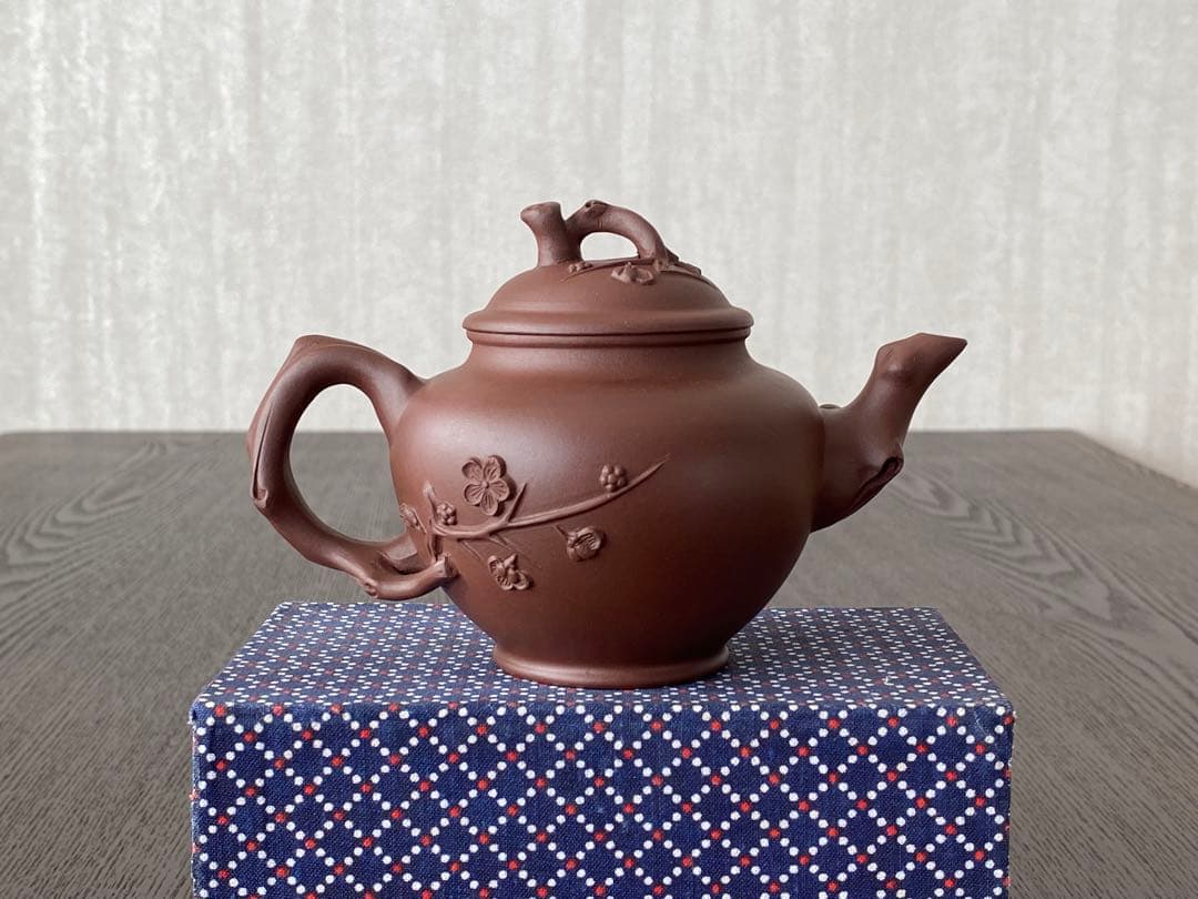 湯志明？？中国宜興落款　紫砂茶壺　急須　梅花　骨董品　時代物