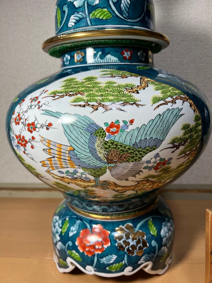 366 有田焼　金龍窯　博山作　沈香壷　飾壷　美品