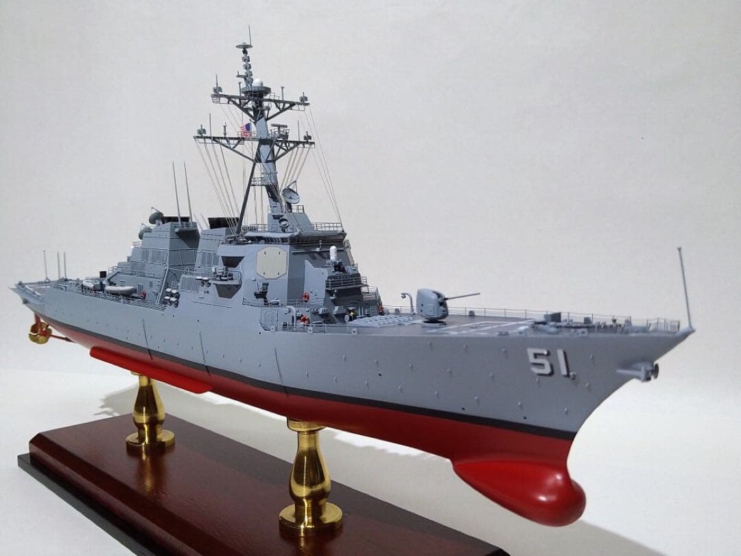 トランペッター製 1/350 DDG51 USS アーレイ・バーク ケース付 - メルカリ
