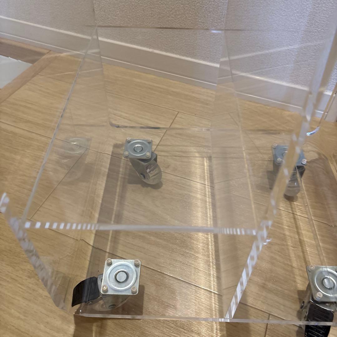 アクリル　サイドテーブル
