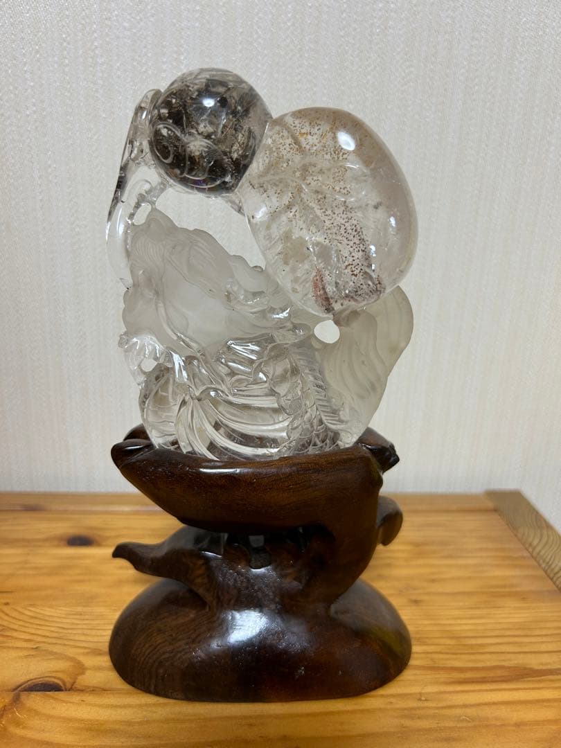 レインボーあり　龍彫り　水晶　置物　台座付き　天然石　パワーストーン
