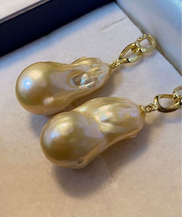 【セール】大粒　淡水バロックオイスターパール　ピアス　艶綺麗