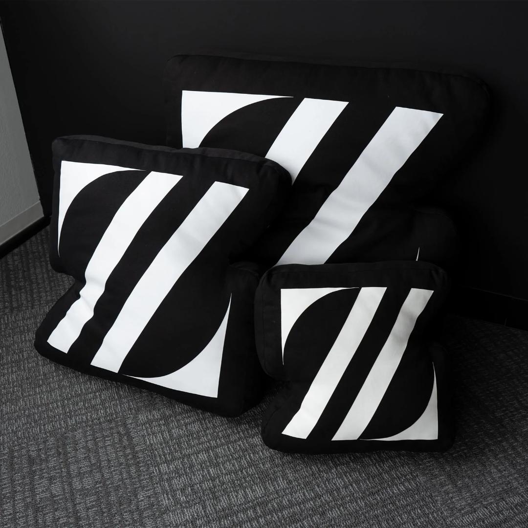 ZETA DIVISION Z MARK CUSHION M クッションの通販はau PAY マーケット