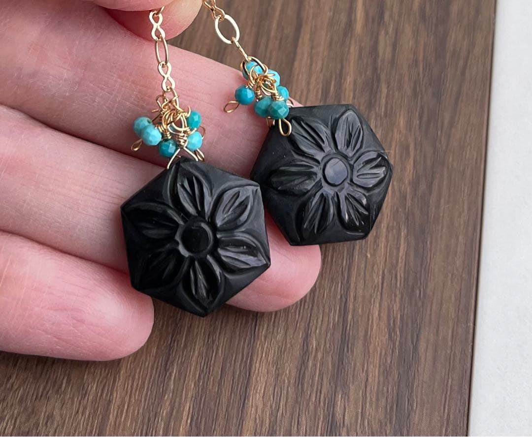 1ペアのみ オニキス花カービング のピアスチャーム·͜· ︎︎
