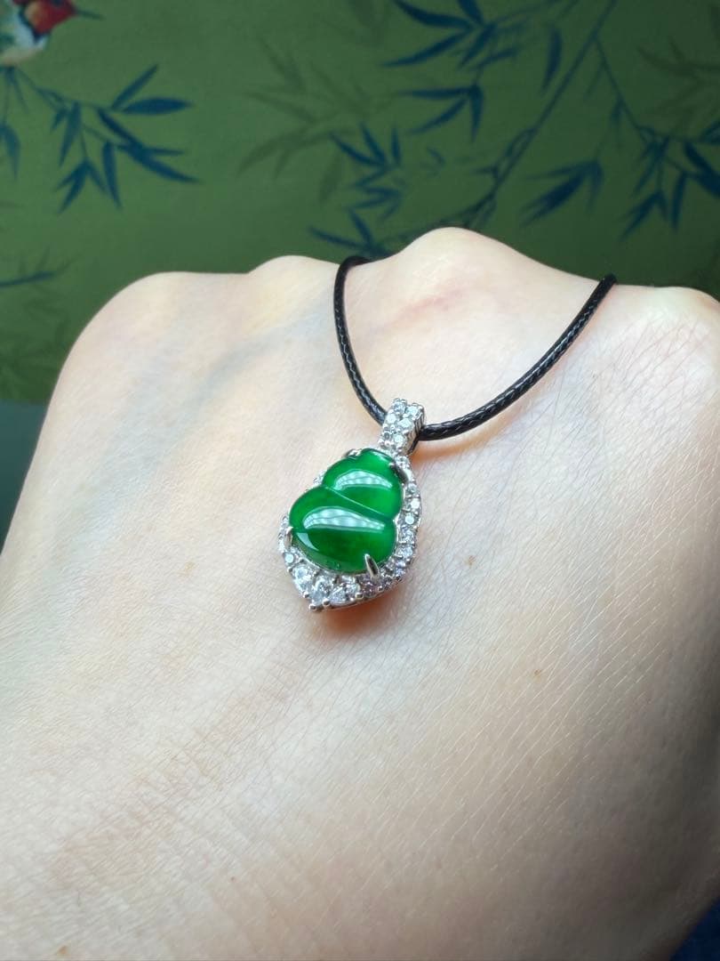 天然A貨翡翠 ロウカン質満緑翡翠【福・禄・寿】福瓢箪ペンダントトップ