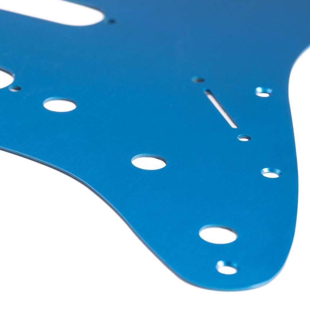 ストラト用アノダイズドピックガードBlue青/Lotustorks - メルカリ