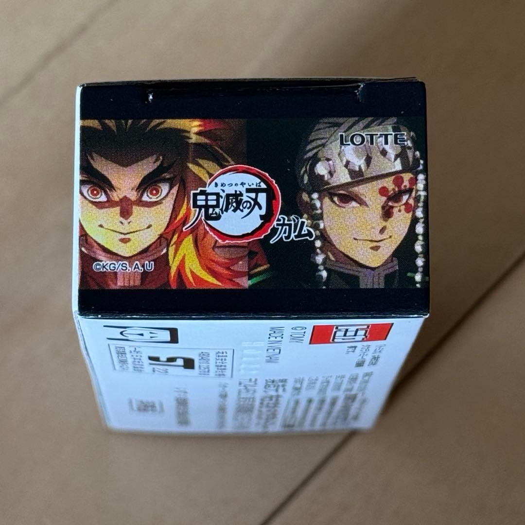 鬼滅の刃　トミカ　ISUZU エルフ　トラック　ロッテ　ガム