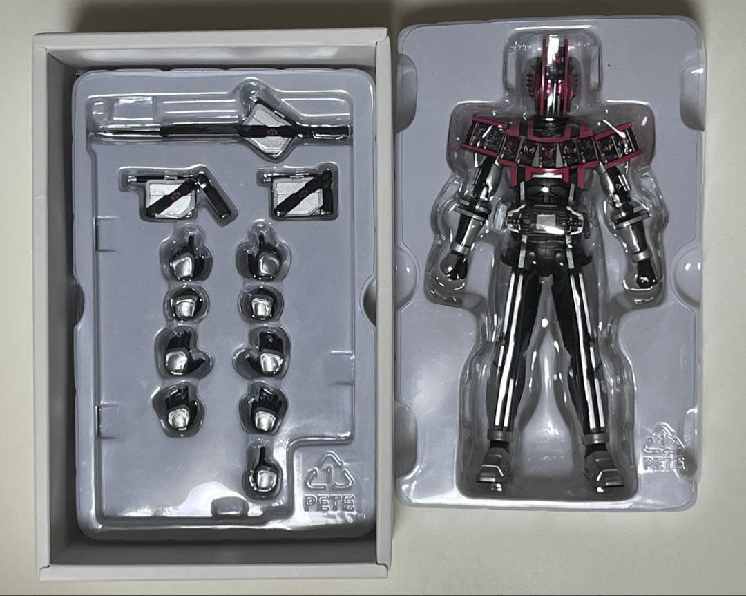 S.H.Figuarts（真骨彫製法)仮面ライダーディケイドコンプリートフォーム