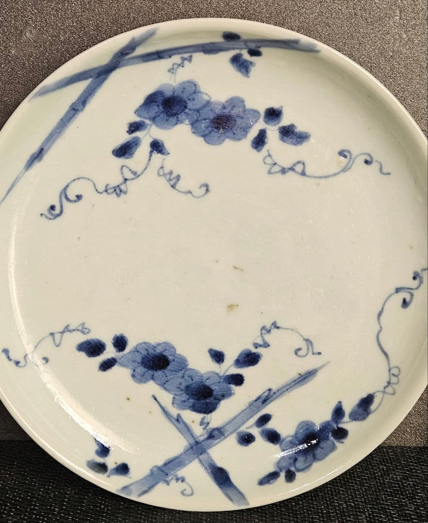 江戸時代中期　古伊万里　染付　生垣に花の図　18.1cm　六寸皿　飾り皿　無傷！