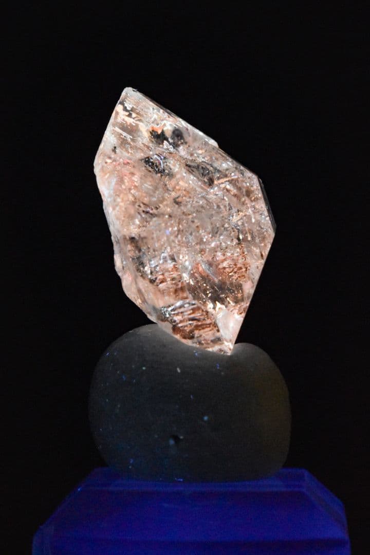 パキスタン オイルインダイアモンドクォーツ オレンジ蛍光02