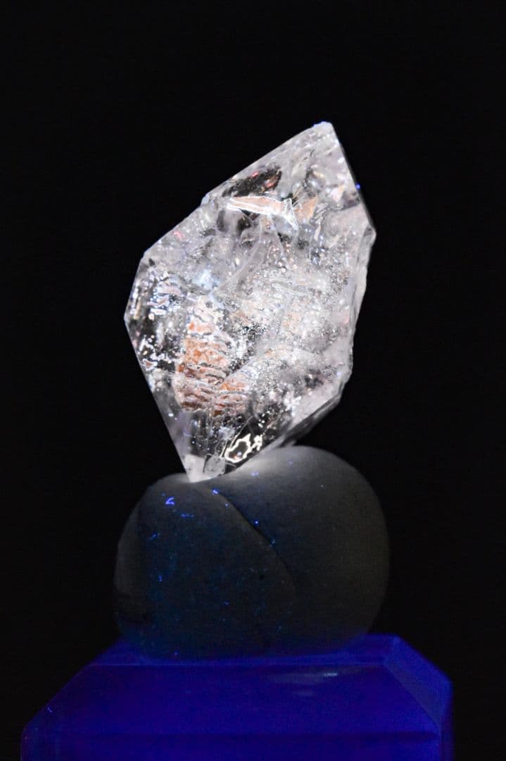 パキスタン オイルインダイアモンドクォーツ オレンジ蛍光02