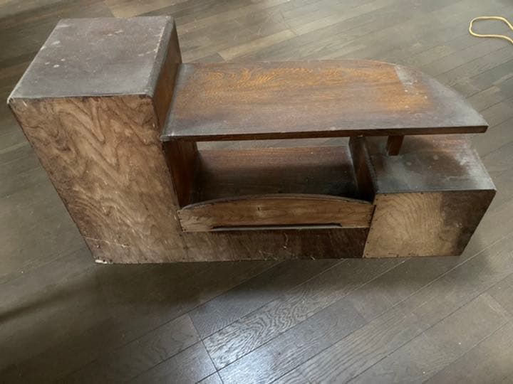 ビンテージの棚です。