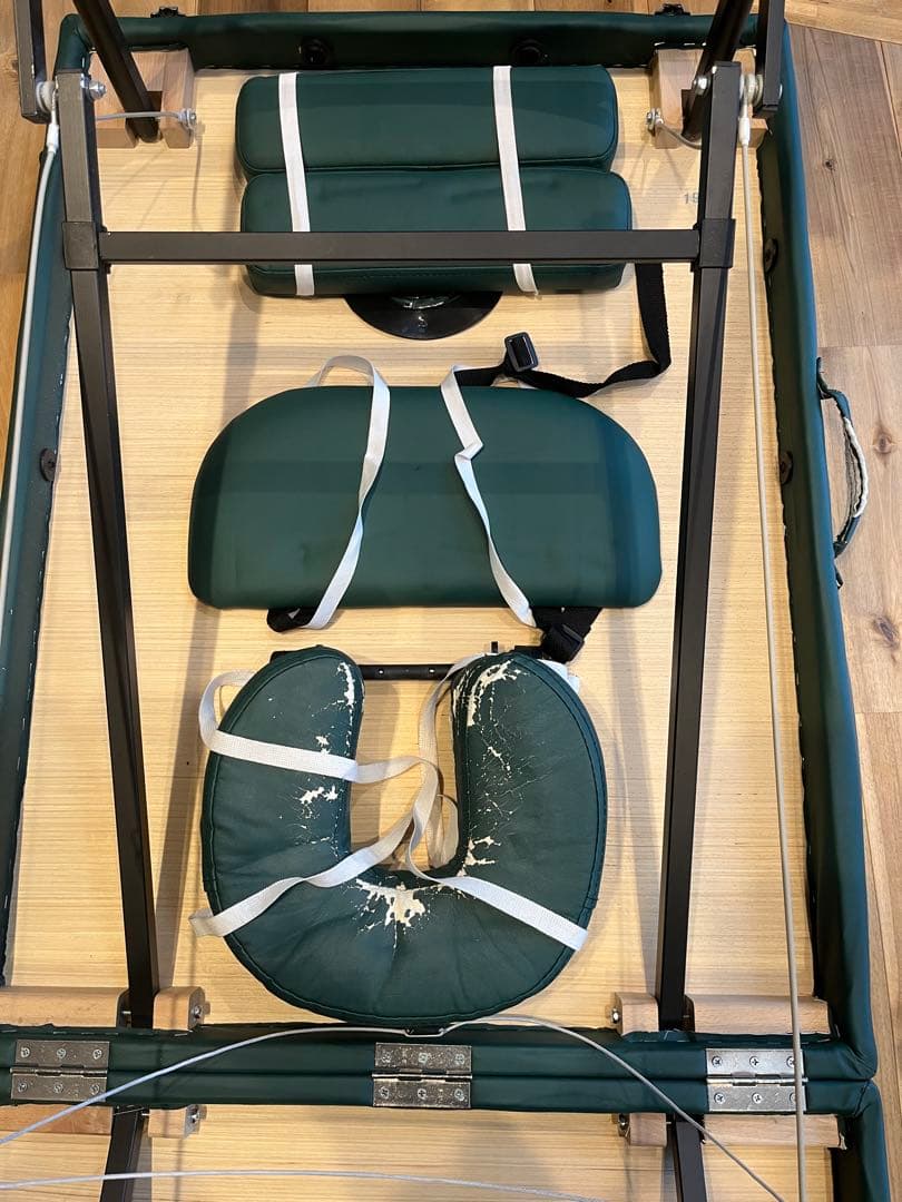 折りたたみ マッサージベッド 軽量13kg 高さ8段階 アルミ脚　整体　エステ