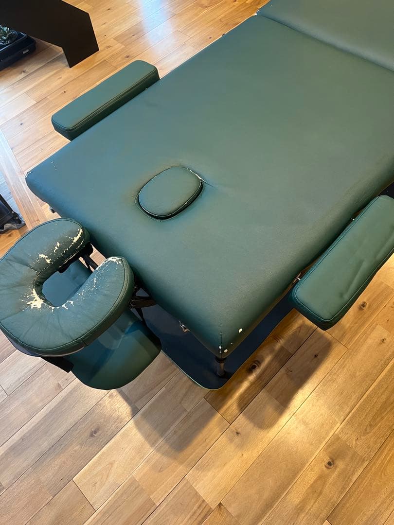 折りたたみ マッサージベッド 軽量13kg 高さ8段階 アルミ脚　整体　エステ