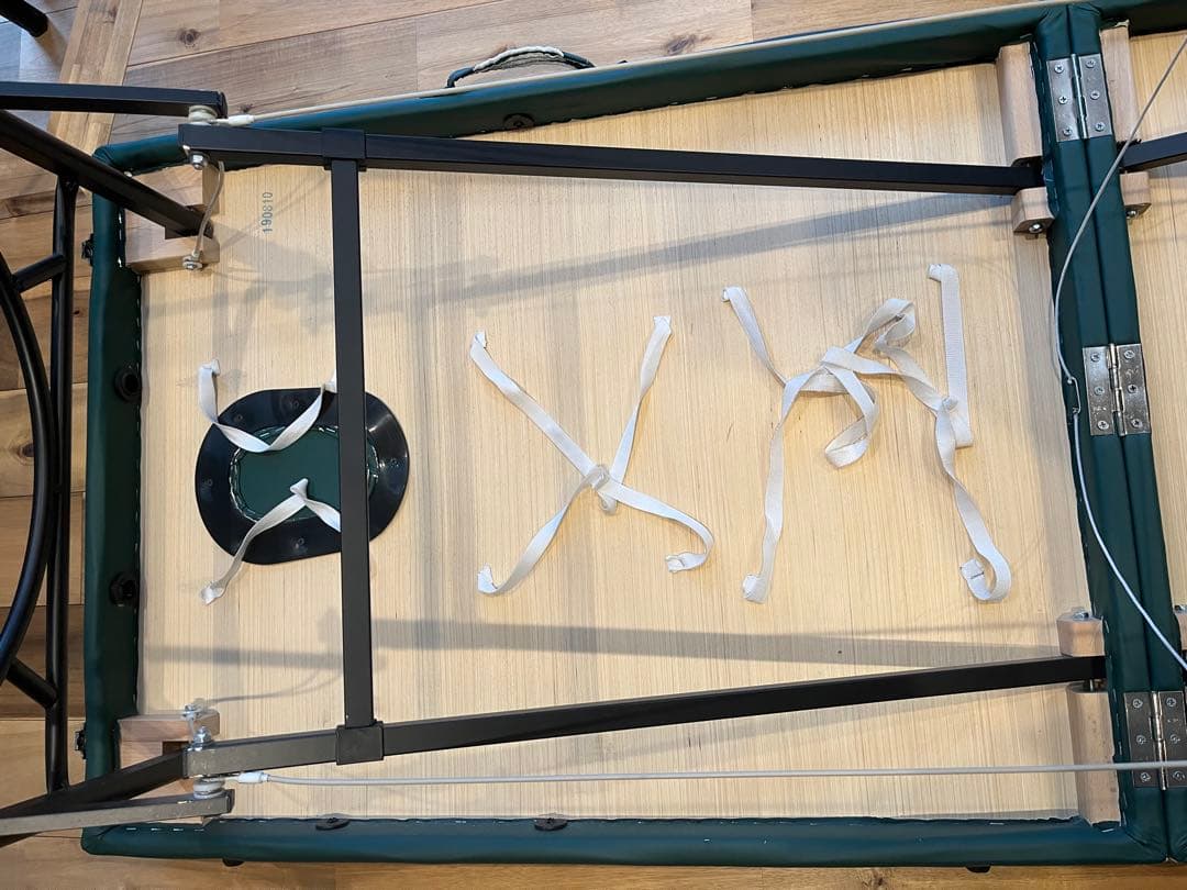 折りたたみ マッサージベッド 軽量13kg 高さ8段階 アルミ脚　整体　エステ