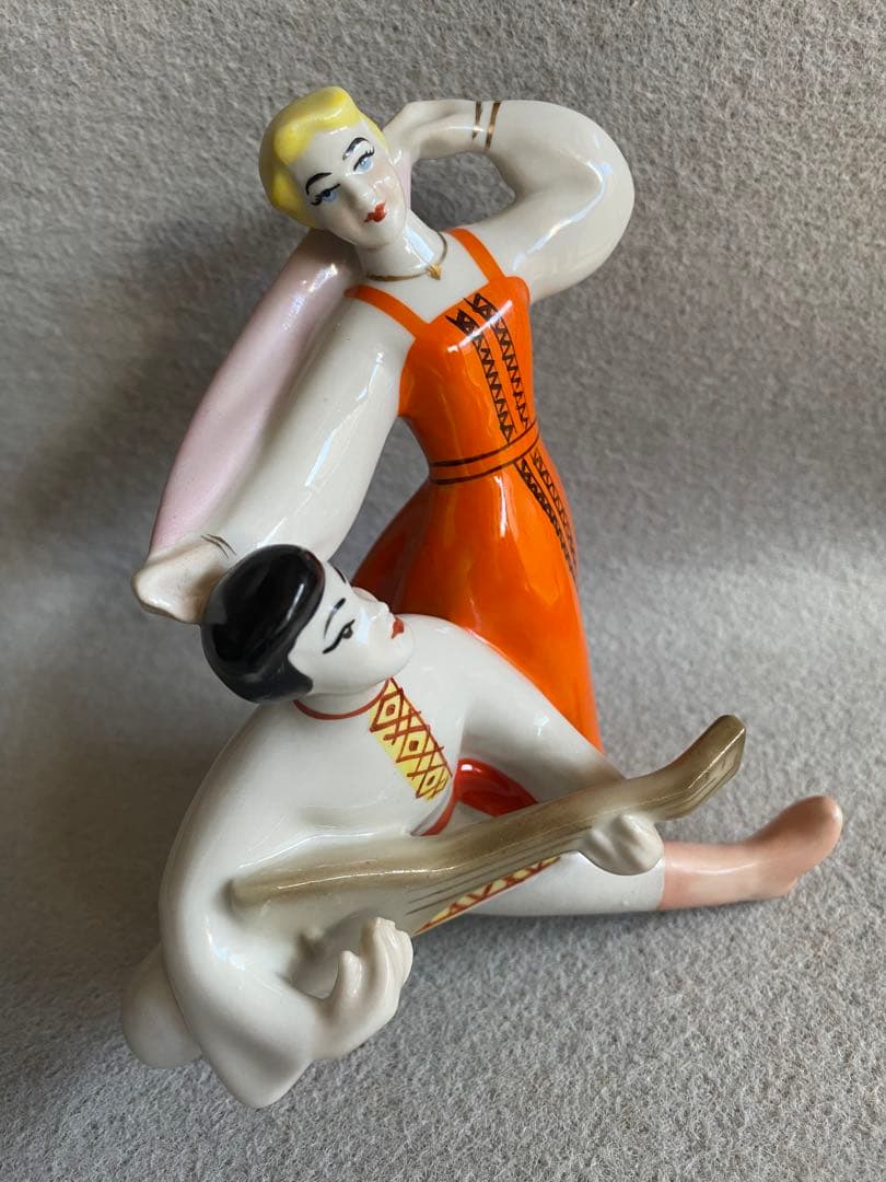 【ヴィンテージ】USSR・旧ソビエト製★陶器／民族舞踊人形