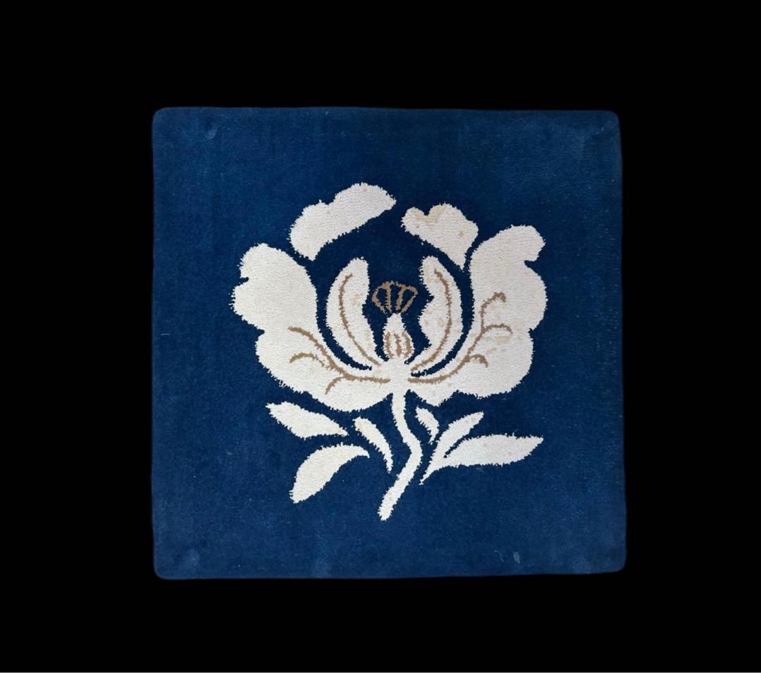 鍋島緞通 新鍋島 吉島敷物 座布団 牡丹B-1 中紺地 　-342-