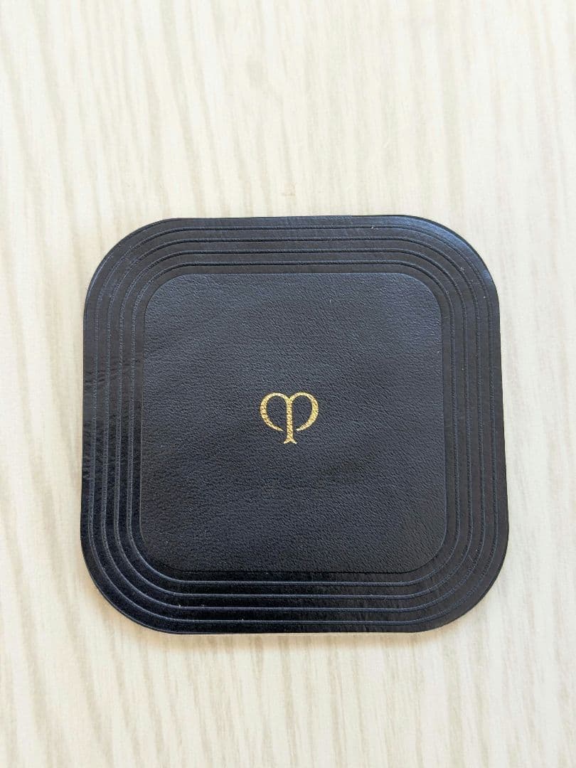 クレ・ド・ポー・ボーテ プードルコンパクトエサンシエルn