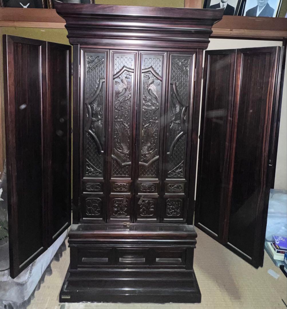 伝統的な日本仏壇です