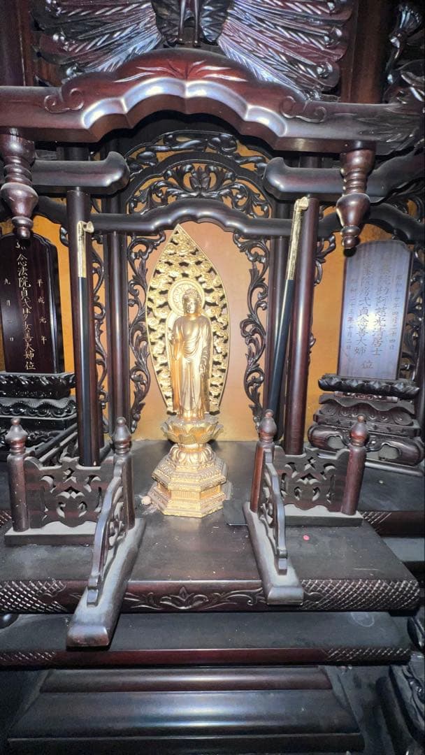 伝統的な日本仏壇です