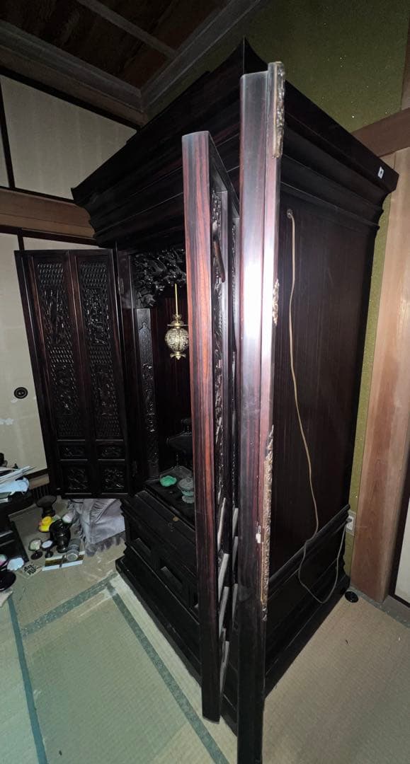 伝統的な日本仏壇です