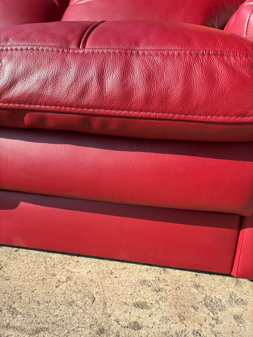 ニトリ赤いレザー 2人掛けソファ