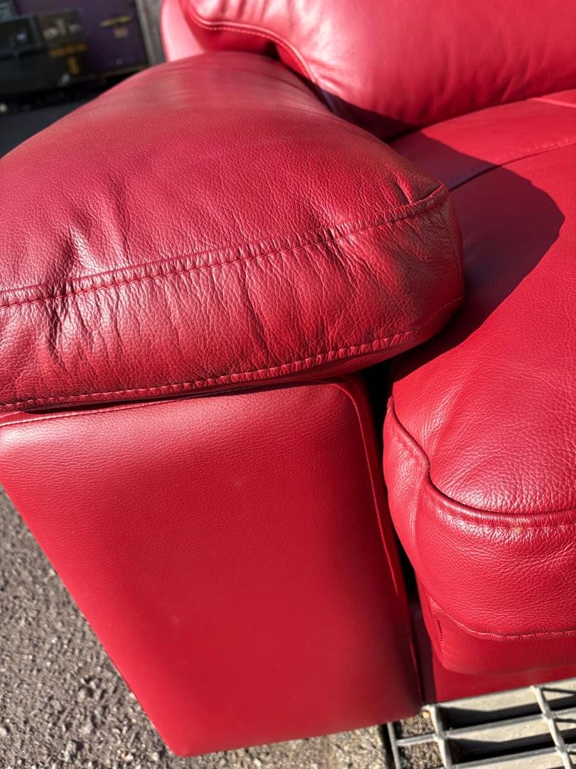 ニトリ赤いレザー 2人掛けソファ