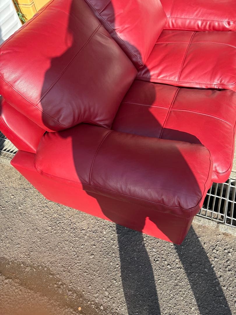 ニトリ赤いレザー 2人掛けソファ