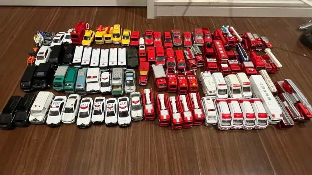 トミカ 約90台　消防車　パトカー　まとめ売りUCC 消防車両コレクション トミカ 消防車 セット 緊急車両 タカラトミー ミニカー 3種類 No.32