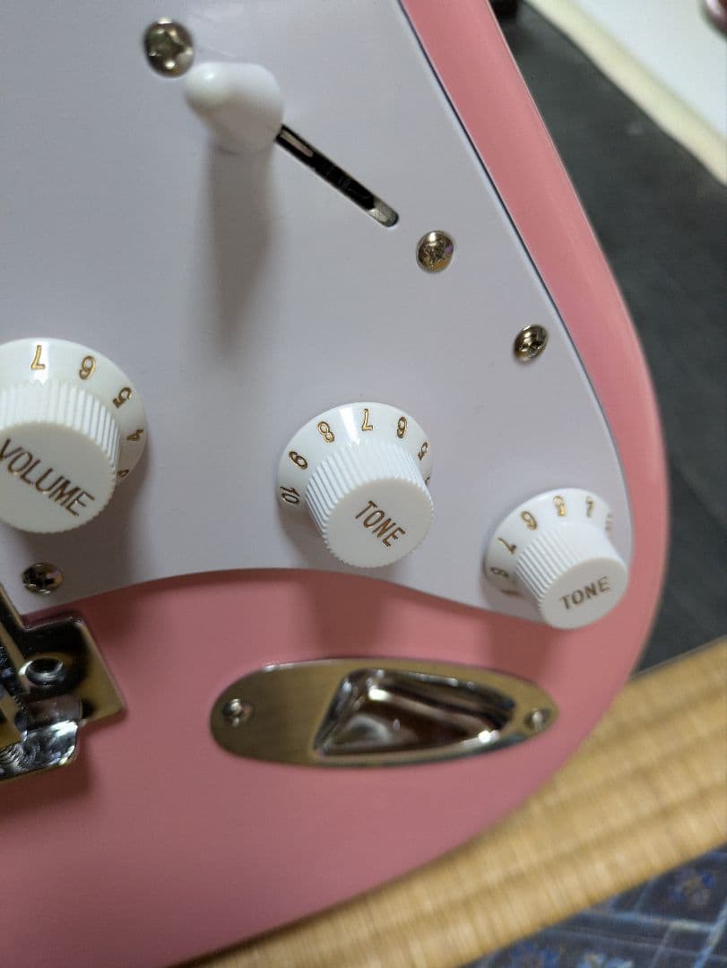 エレキギター　ピンク　セルダー　ストラトキャスタータイプ