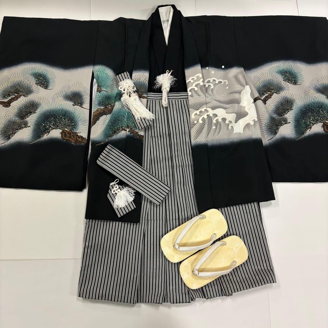 七五三　5歳男の子　着物・袴セット　黒系　兜と龍　白波　松