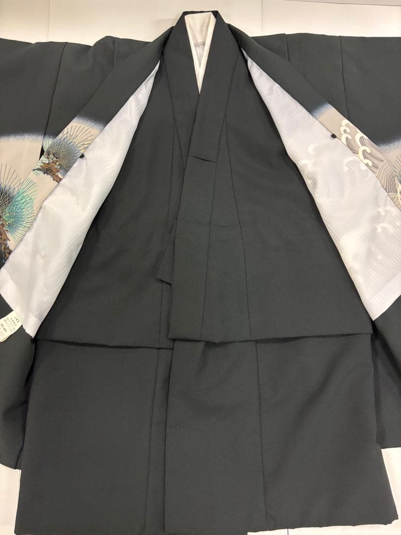 七五三　5歳男の子　着物・袴セット　黒系　兜と龍　白波　松