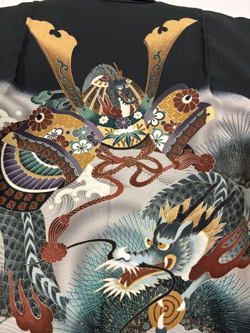 七五三　5歳男の子　着物・袴セット　黒系　兜と龍　白波　松