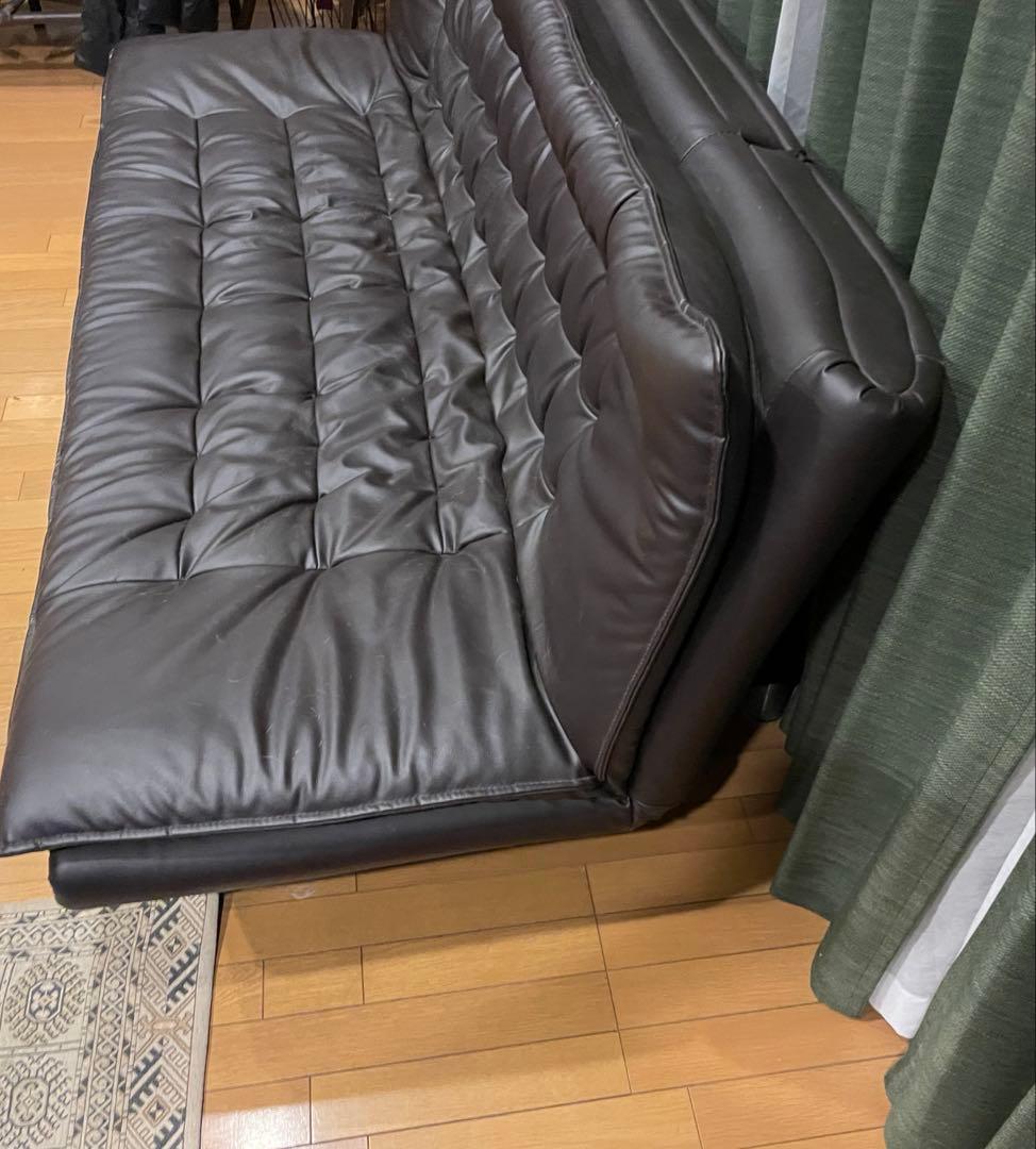 黒の合成皮革ソファベッド